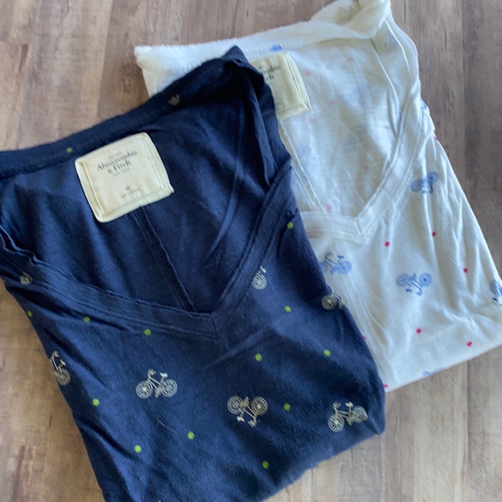 Abercrombie V-Neck Tee Lot bicycle print